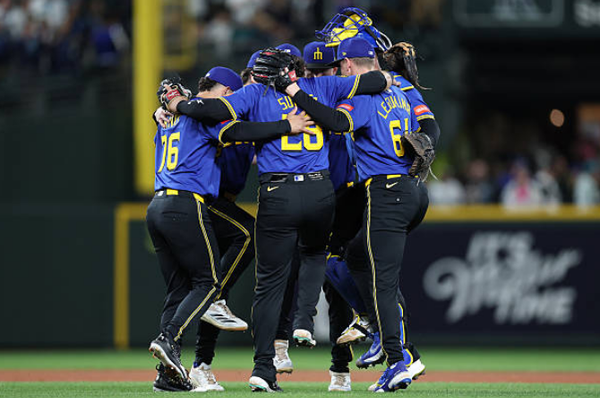 Geno Suárez, Mariners Cruise to 6-2 Win, Sweep Hapless Rockies