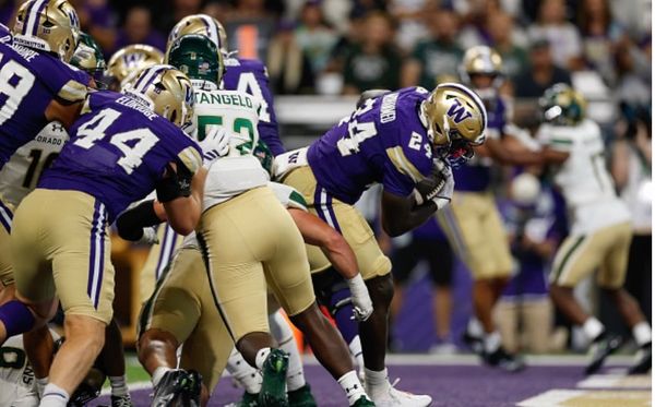 Huskies Shrug Off Slow Start, Open Season With 38-21 Win