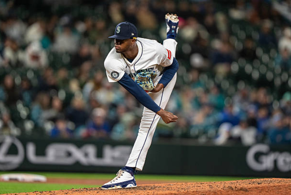 Mariners Non-Tender Santos, Thornton, Saucedo