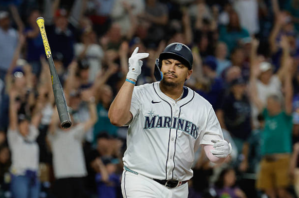 Mariners Slug White Sox 8-3 With Former D-Back Assistance