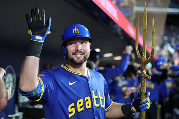 Mariners Honor Ichiro with Sixth Straight Victory, Beat Rays 7-4
