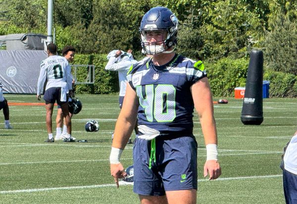 Robbie Ouzts Acclimating to ‘Different World’ at New Position With Seahawks