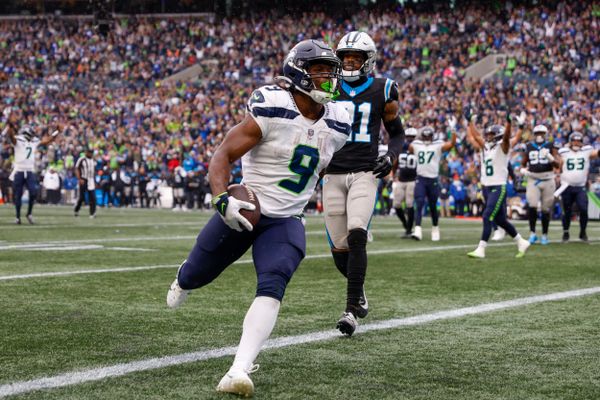 Key Matchups to Watch as Seahawks Tangle With Panthers in Battle of First Place Squads