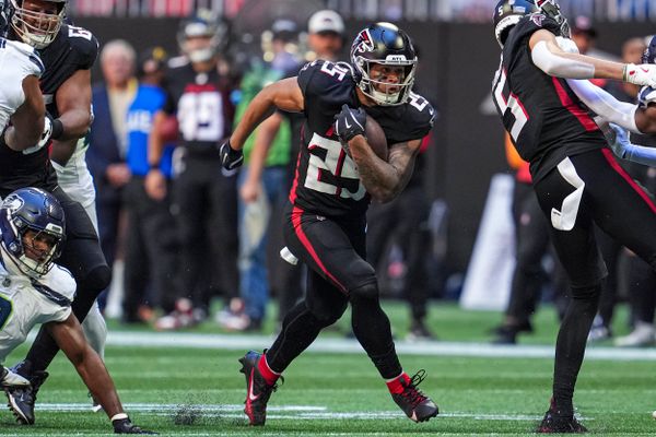 Analysis: 3 Free Agent Running Backs Seahawks Could Target to Replace Ken Walker III