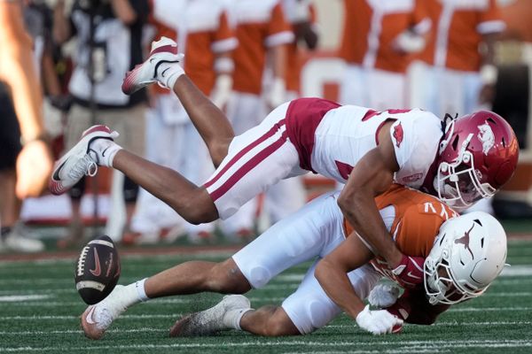 ‘Meant To Be’: Destiny Brings Julian Neal, Seahawks’ Dark Side Defense Together
