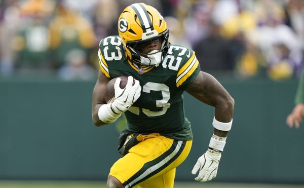 Seahawks Sign Emanuel Wilson, Add Punishing Runner to Backfield Mix