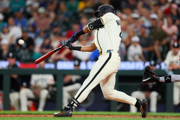 Mariners No-Hit Through 6, Late Comeback Comes Up Short in 6-2 Loss to Red Sox