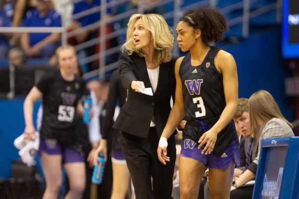 UW Extends Huskies WBB Coach Tina Langley Through 2031-32 season