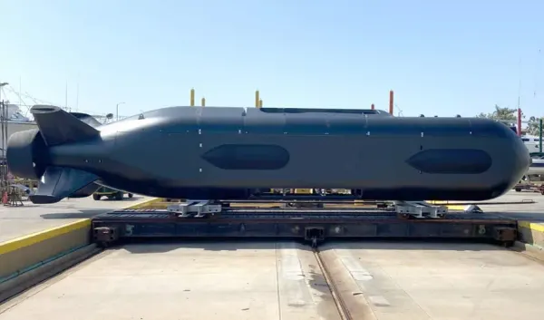 Extra-large unmanned undersea test vehicle (XLUUV)