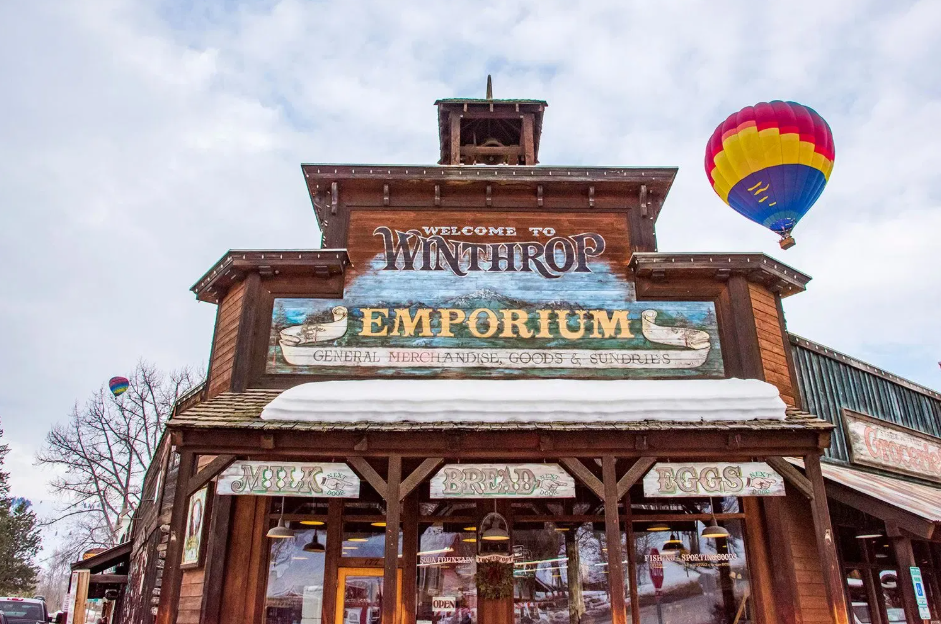 Winter Lifts Local Fortunes: Inside Winthrop’s Balloon Roundup
