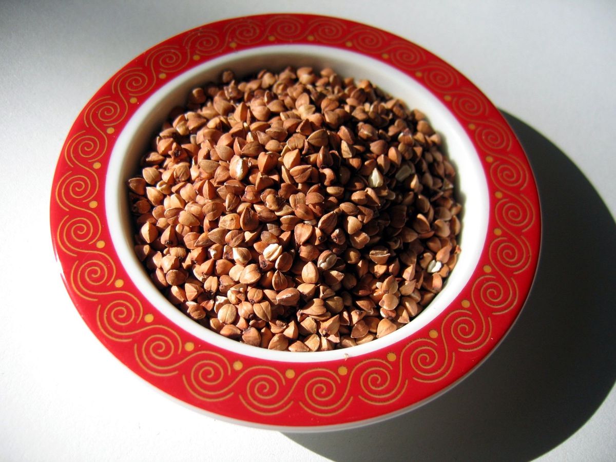 Ajdova kaša v solati