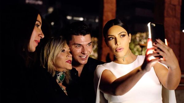 Femmes, narcissisme, et psychologie évolutionniste : ces Instagrameuses qui exploitent la guerre