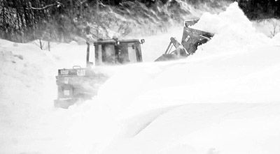 CLEARING SNOW DRIFTS