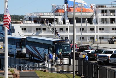 PASSENGERS ON THE PEARL MIST