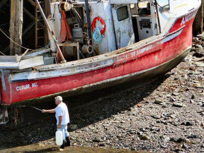 AS SUMMER ENDS, David McCurdy of Lubec cleans the hull of Another Chance in preparation for the upcoming sea urchin season in October. (Chessie Crowe Gartmayer photo)
