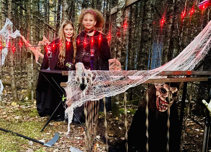 HALLOWEEN THRILL-SEEKERS