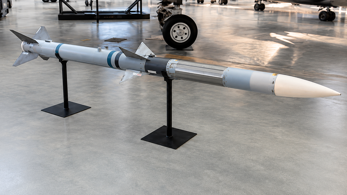 AIM-120 AMRAAM: Inside the U.S. Advanced Medium-Range Air-to-Air Missile Combat