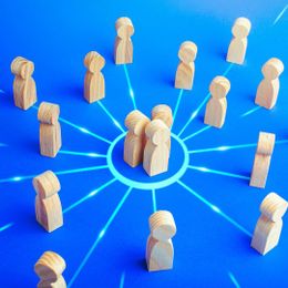 110 на 3. Или критична маса хора