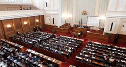 Числото е 121