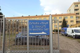 Бежанци и бюрокрация: Паразит ли е ДАБ?