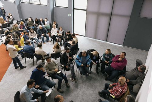 Гражданско участие и взаимопомощ сред политическа апатия