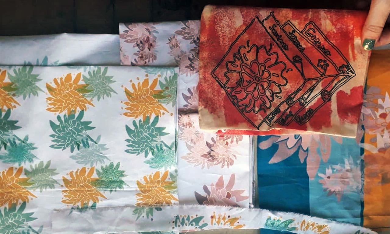 Илюстрации, отпечатани върху коприна Илюстрации, отпечатани върху коприна