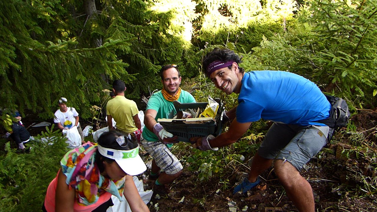 Почистване на старото сметище на х. „Ледницата“ Почистване на старото сметище на х. „Ледницата“