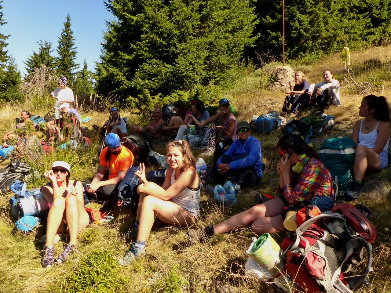 Почивка на прехода между х. „Ледницата“ и х. „Перелик“ Почивка на прехода между х. „Ледницата“ и х. „Перелик“