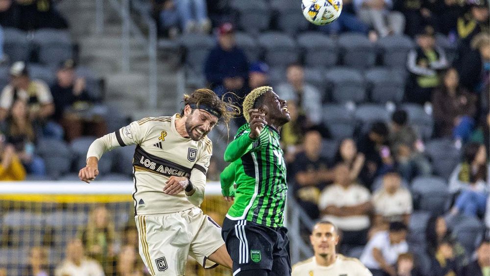 Ilie Sánchez and Gyasi Zardes