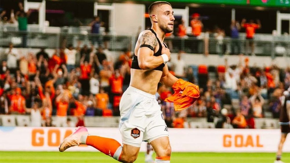 Ondřej Lingr playing for Houston Dynamo 