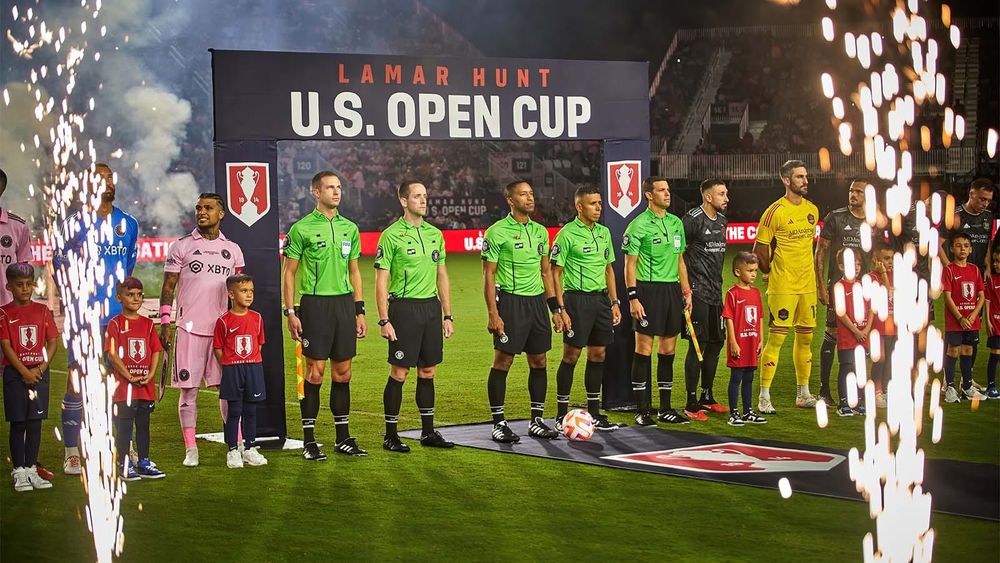 Inter Miami and Houston Dynamo players and refs in a line ahead of 2023 US Open Cup final