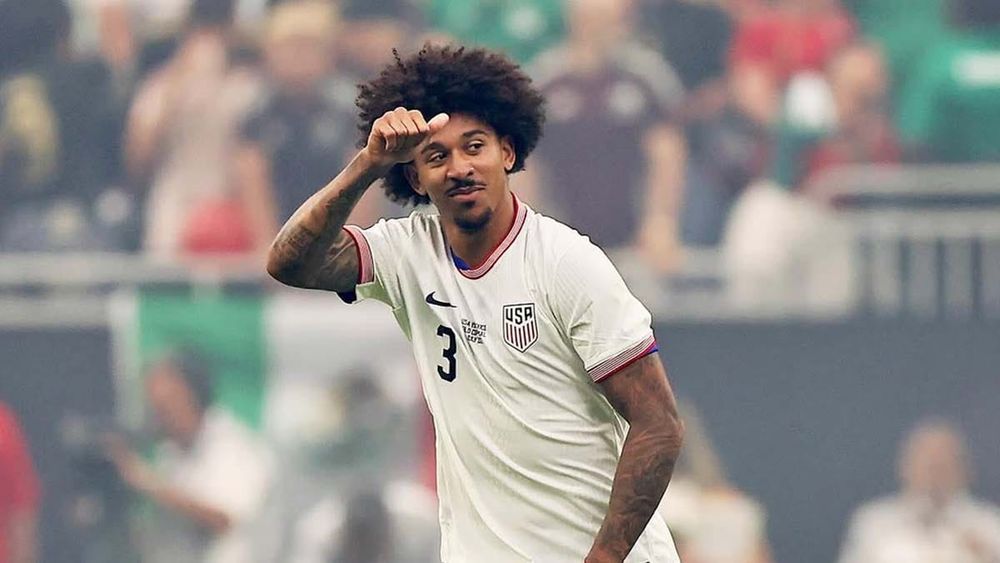 Chris Richards gives thumbs up after scoring goal in U.S.-Mexico 2025 Gold Cup final