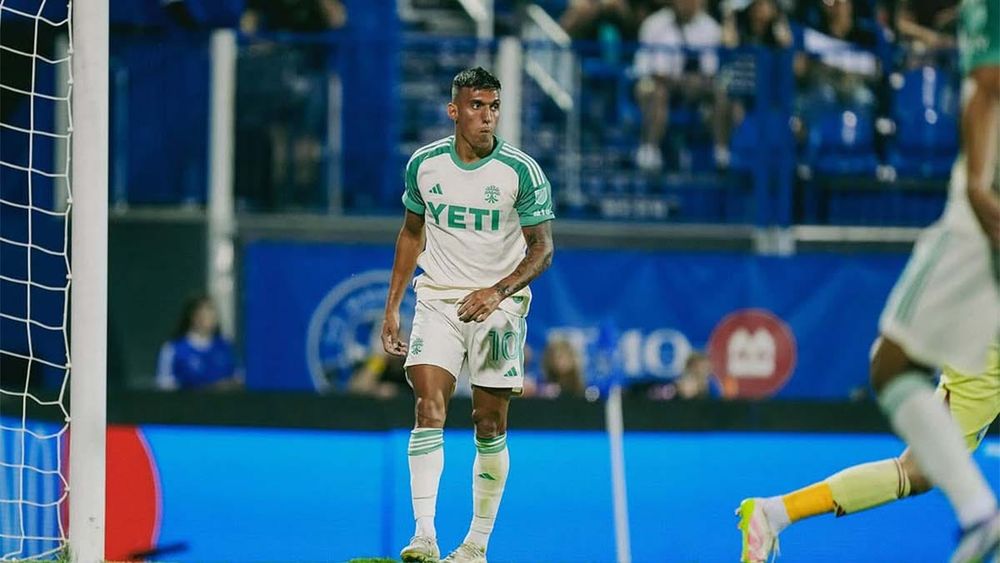 Myrto Uzuni standing near goal