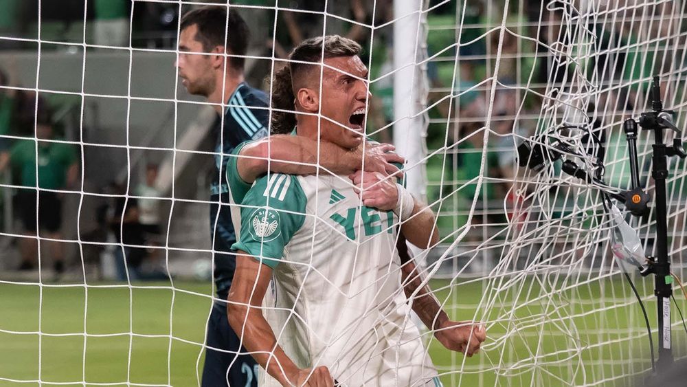 Myrto Uzuni celebrating goal