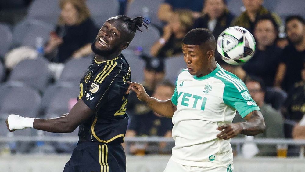 LAFC's Kei Kamara watching a ball sail past Austin FC's Jhojan Valencia