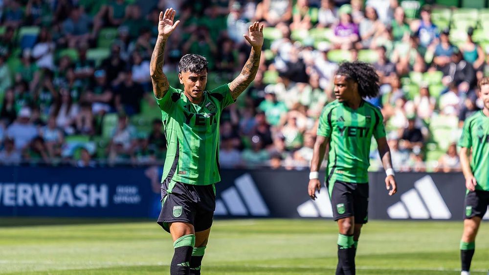Facundo Torres standing over a free kick