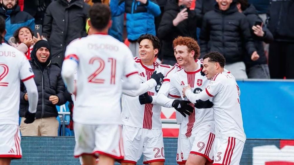 Josh Sargent celebrating goal with Toronto FC players