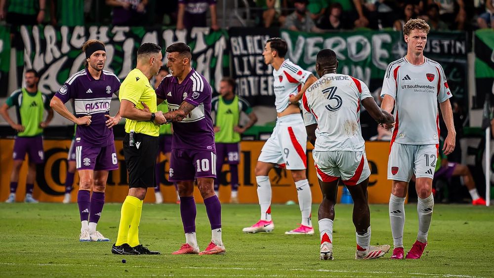Myrto Uzuni talks to the ref (and gets a little handsy) against FC Dallas