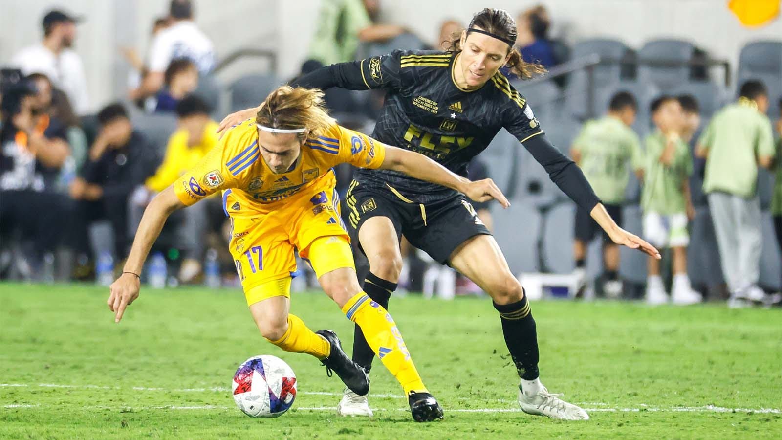 Then-LAFC midfielder Ilie Sánchez, playing against Tigres