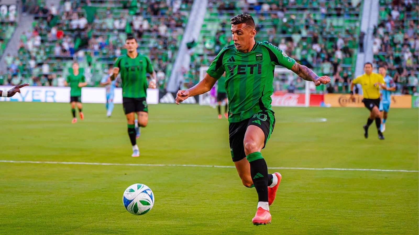 Myrto Uzuni playing vs. El Paso