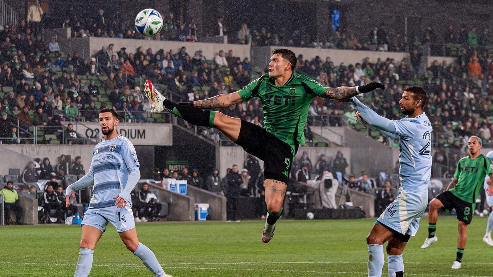 Brandon Vázquez leaping and kicking vs. SKC