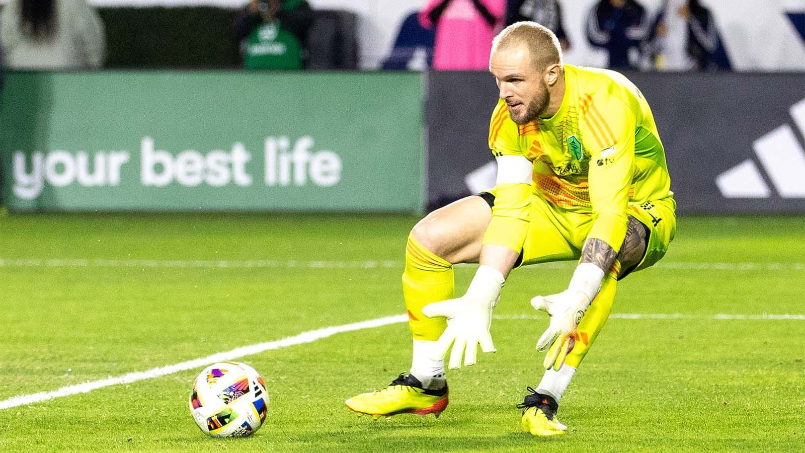 Seattle Sounders goalkeeper Stefan Frei preparing to grab a loose ball
