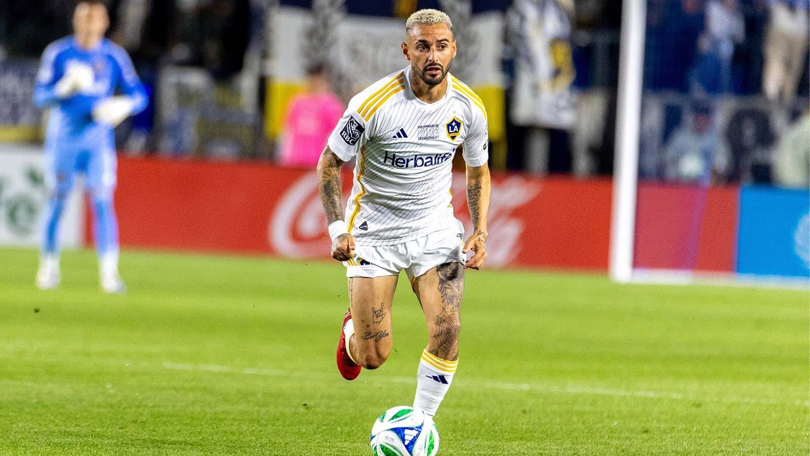 LA Galaxy player Diego Fagundez dribbling ball