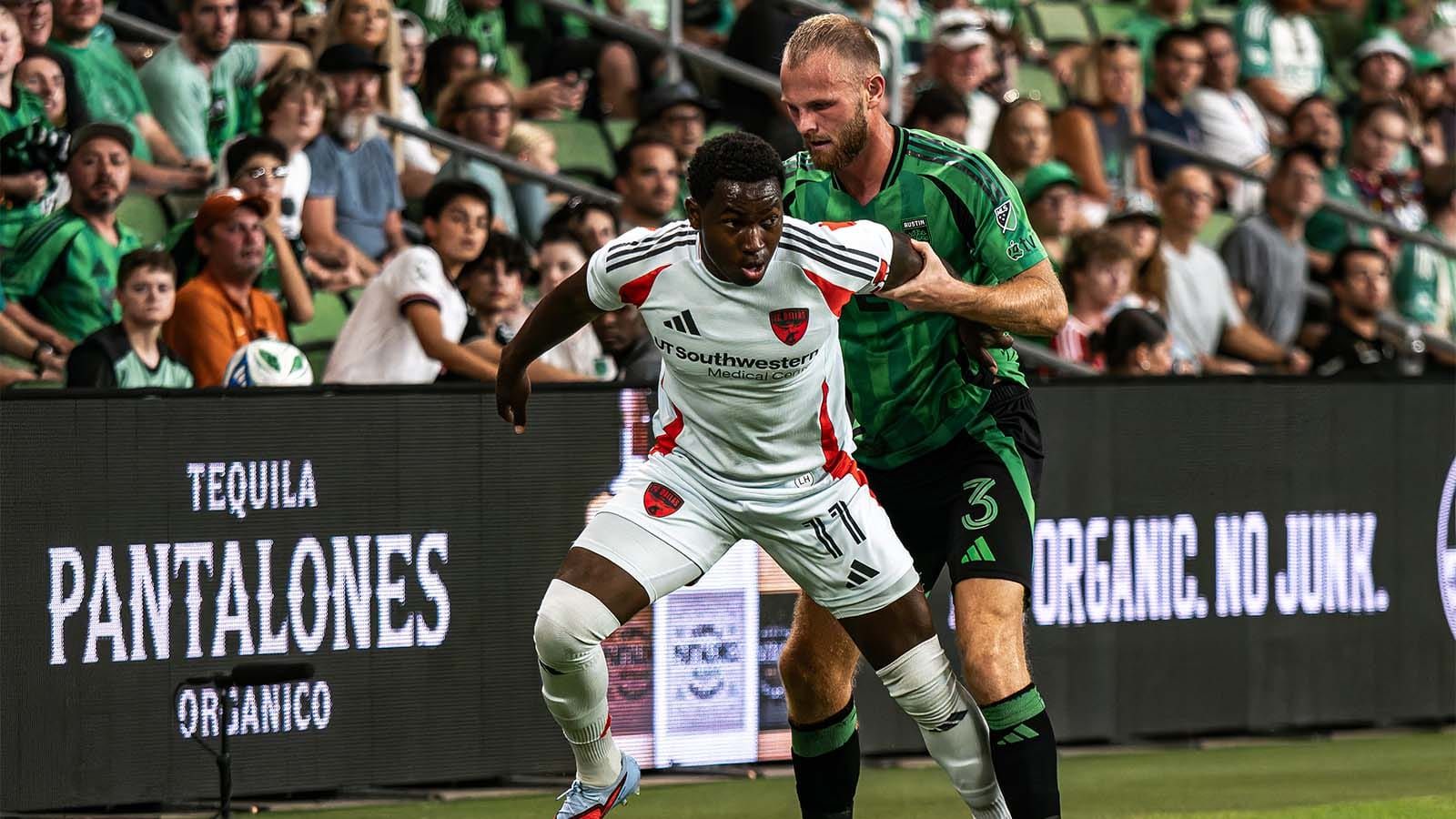 Mikkel Desler manhandling an FC Dallas player