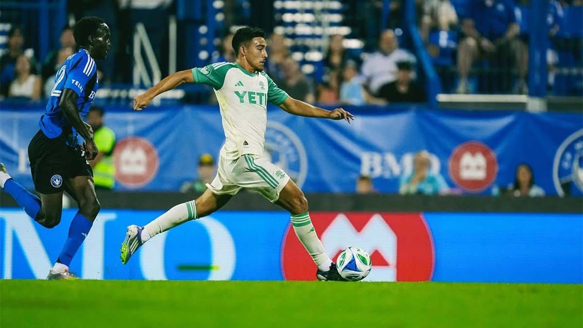 Owen Wolff running past CF Montréal player with ball