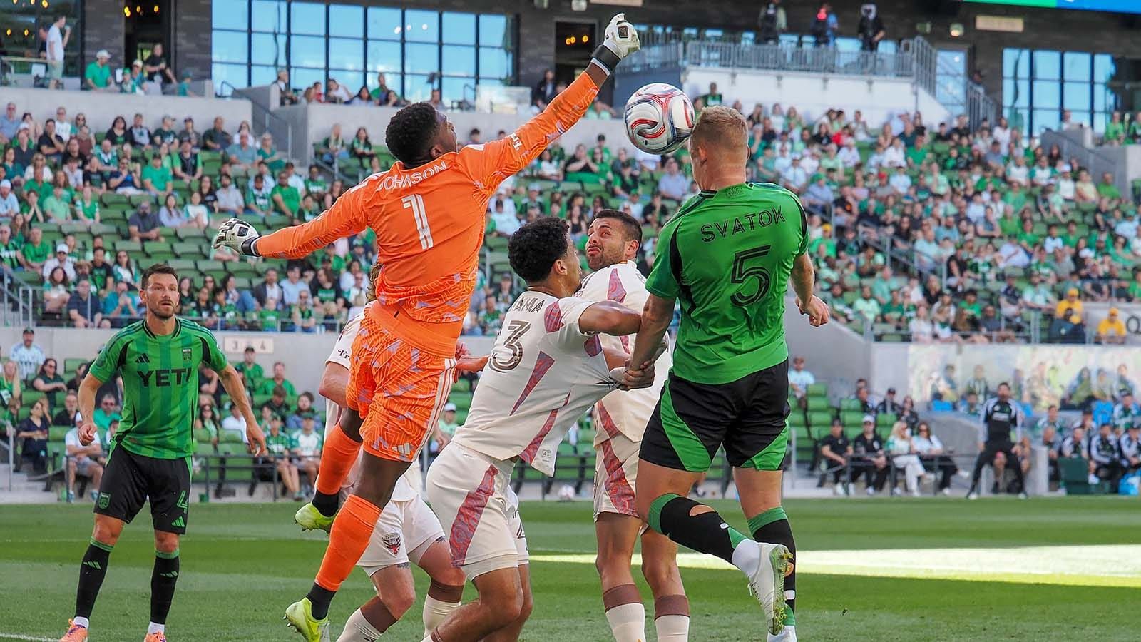 Sean Johnson reaching out for a ball headed by Oleksandr Svatok