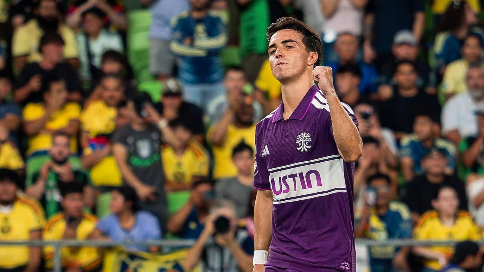 Jorge Alastuey, after making a penalty kick against Club América
