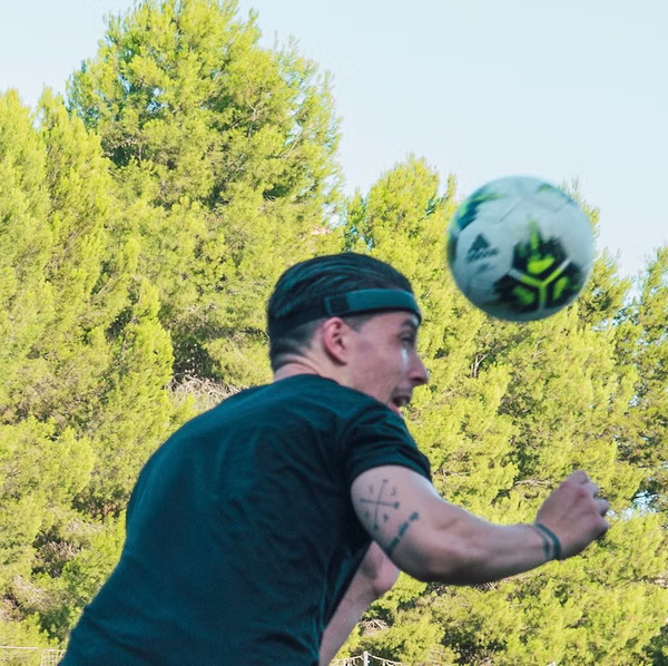 Cinta protectora Proteckthor B1 diseñada para reducir los impactos en la cabeza de los futbolistas