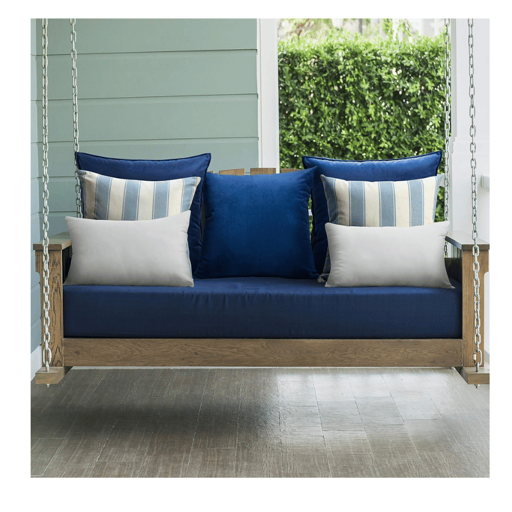 Chair pads for outdoor chairs in striped patterns