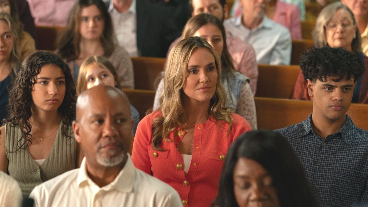 Erinn Hayes as Lori Soto in the Wonder Project series It's Not Like That. (Photo Credit: Steve Dietl/Courtesy of Amazon MGM Studios.)